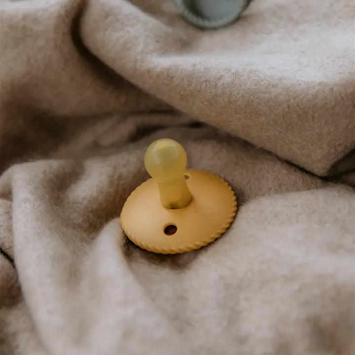 FRIGG Rope Latex Baby Pacifier 0-6M 1-Pack Honey gold - Size 1 – BabyAmore